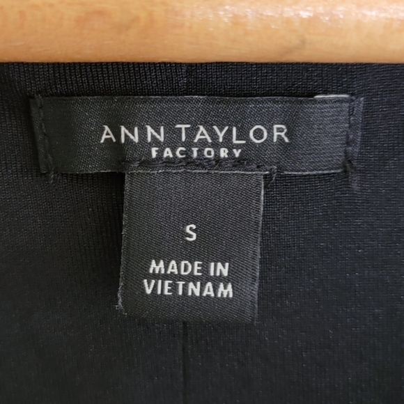 Ann Taylor Factory | Tropical Floral Short Sleeve Dress Size Small - Picture 4 of 5